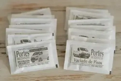 Sobres de azúcar con publicidad